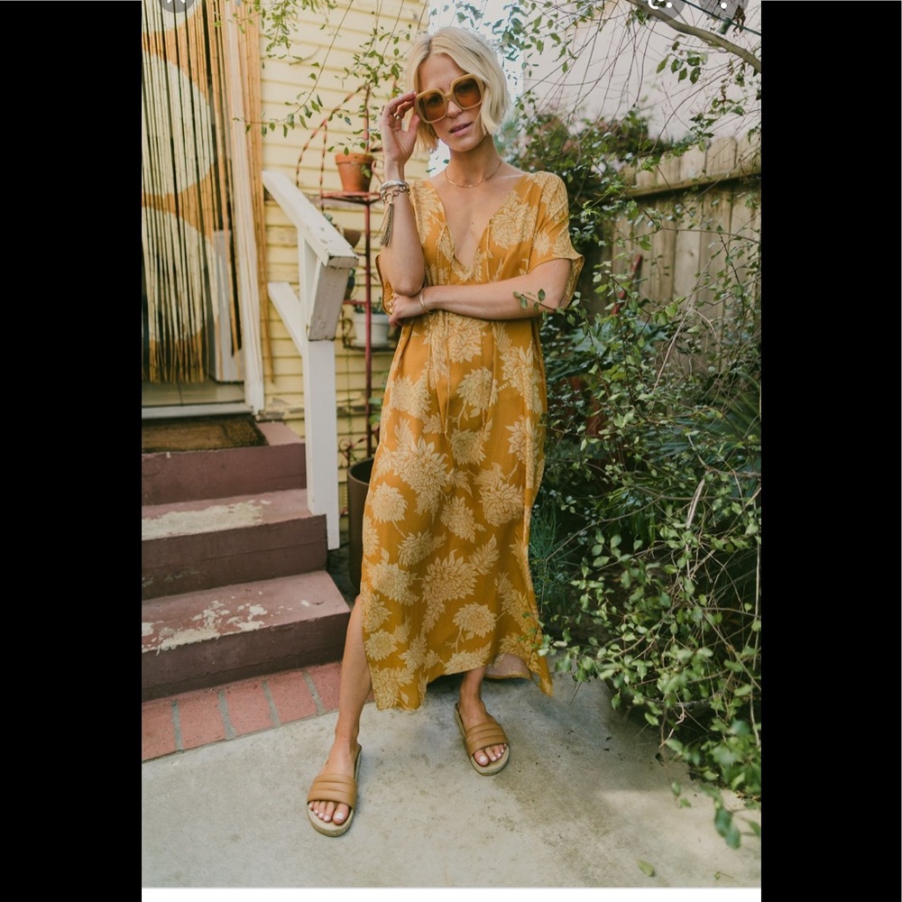 NWT Novella Royale Gold Dahlia Margot Caftan
